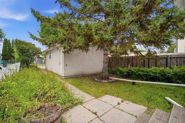 1035 Scotland Ave, Winnipeg, MB - Outdoor