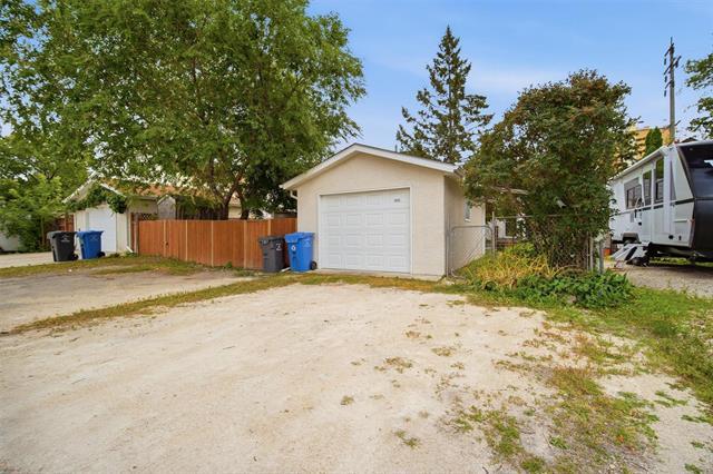 1035 Scotland Ave, Winnipeg, MB - Outdoor With Exterior