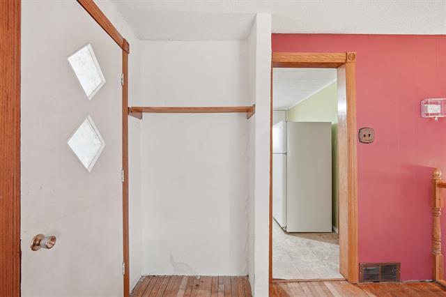 1035 Scotland Ave, Winnipeg, MB - Indoor Photo Showing Other Room