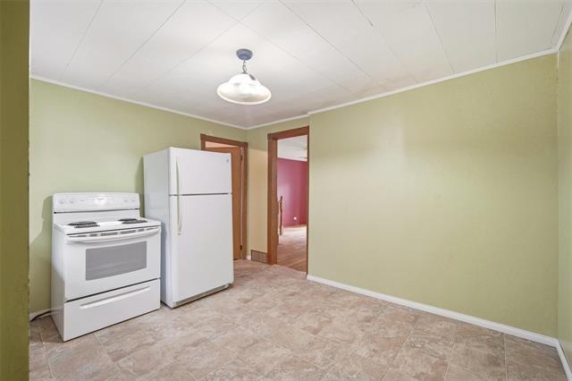 1035 Scotland Ave, Winnipeg, MB - Indoor Photo Showing Kitchen