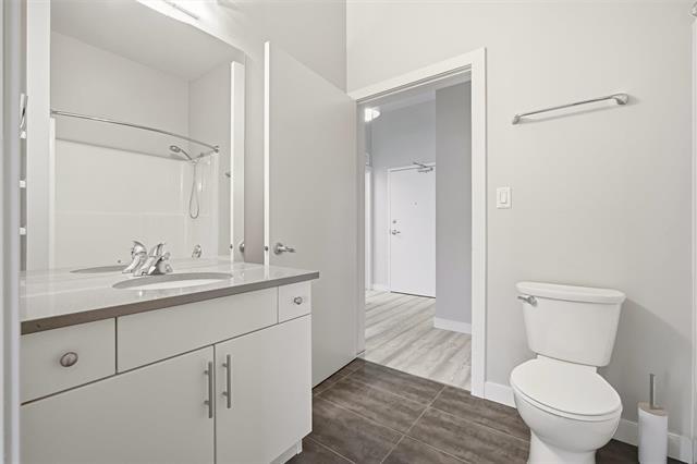 703-70 Barnes St, Winnipeg, MB - Indoor Photo Showing Bathroom