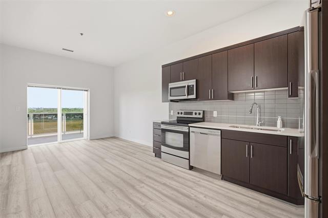 703-70 Barnes St, Winnipeg, MB - Indoor Photo Showing Kitchen With Stainless Steel Kitchen