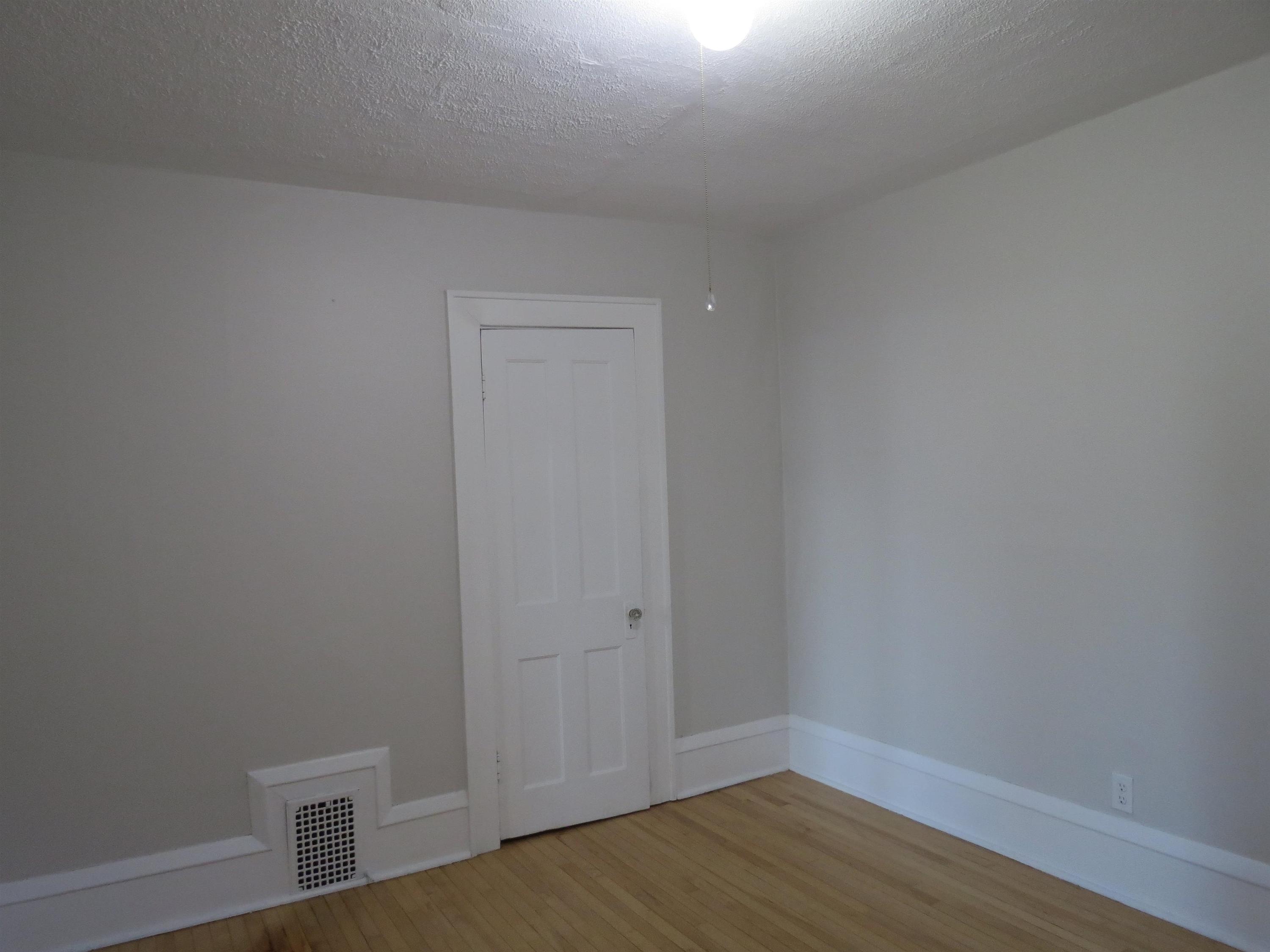 4 Crown Street, Thunder Bay, ON - Indoor Photo Showing Other Room