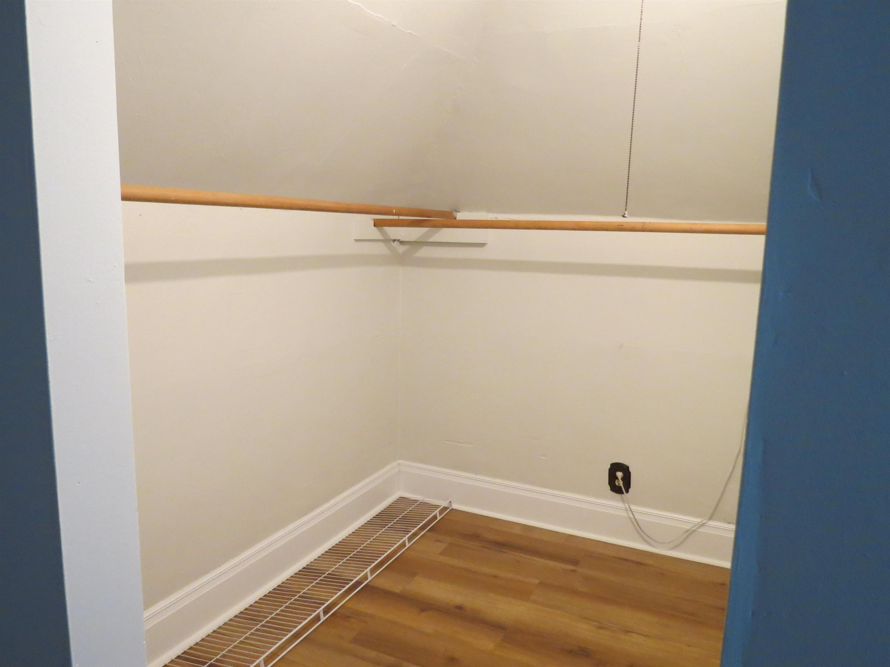 4 Crown Street, Thunder Bay, ON - Indoor
