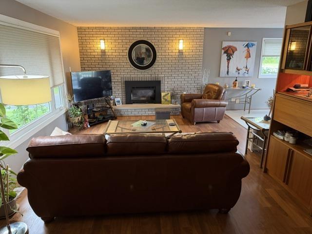 4130 Vanguard Avenue, Thunder Bay, ON - Indoor Photo Showing Living Room With Fireplace