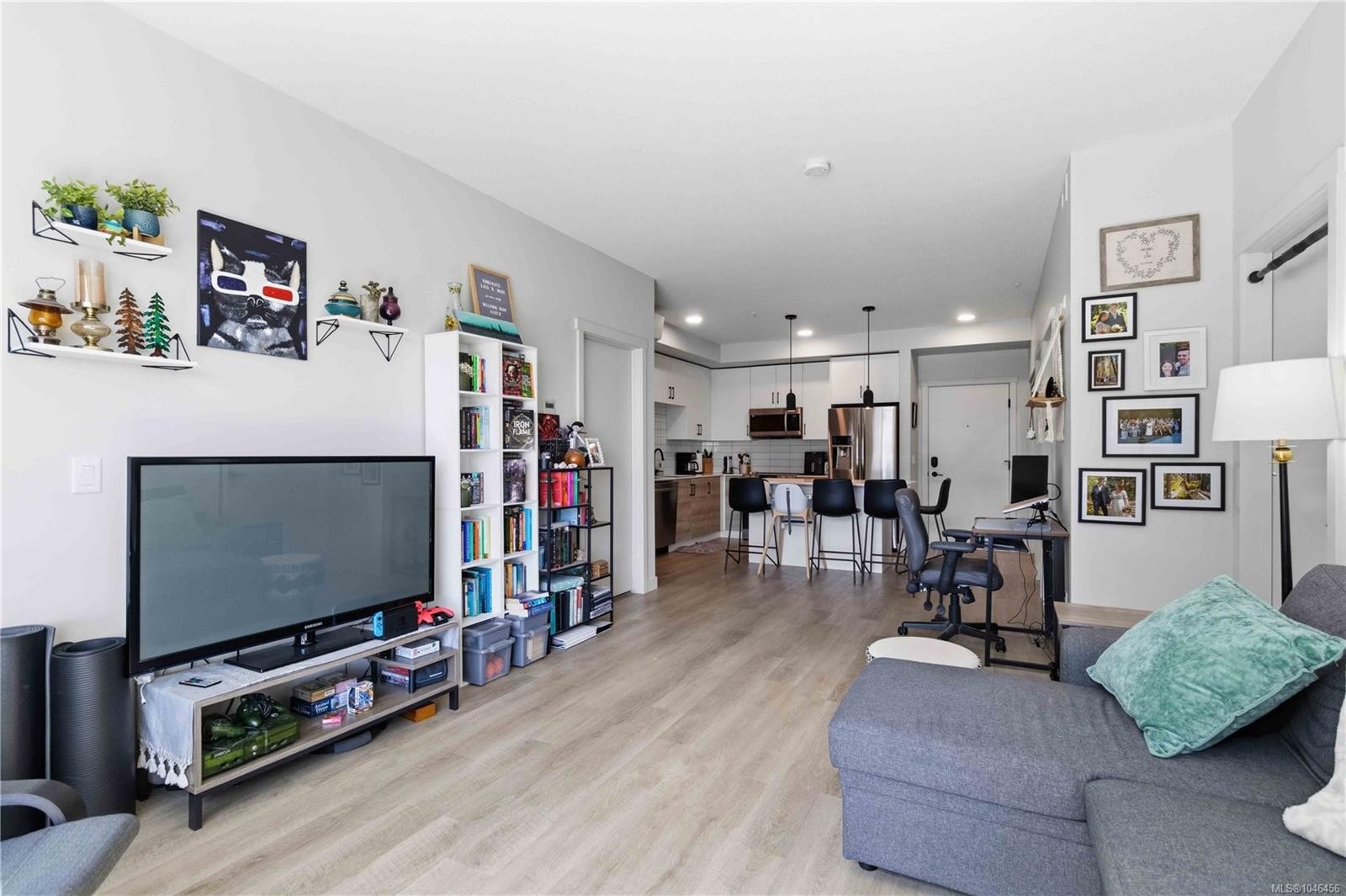 #206-2461 Gateway Rd, Langford, BC - Indoor