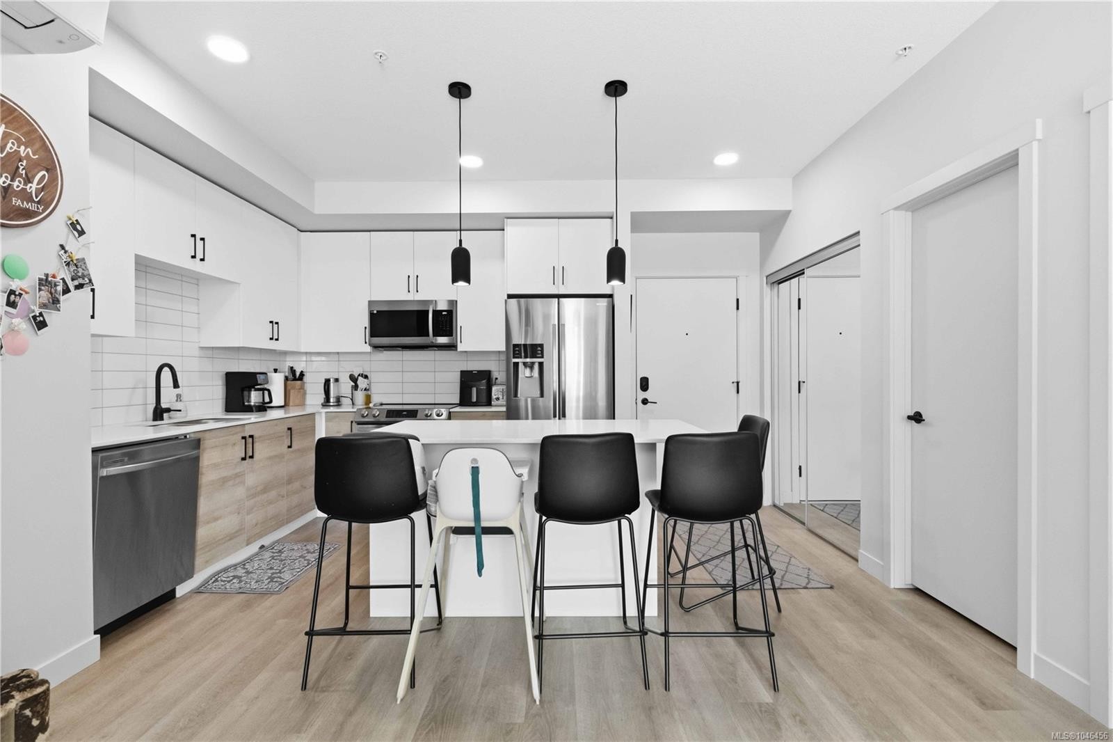 #206-2461 Gateway Rd, Langford, BC - Indoor Photo Showing Kitchen With Upgraded Kitchen