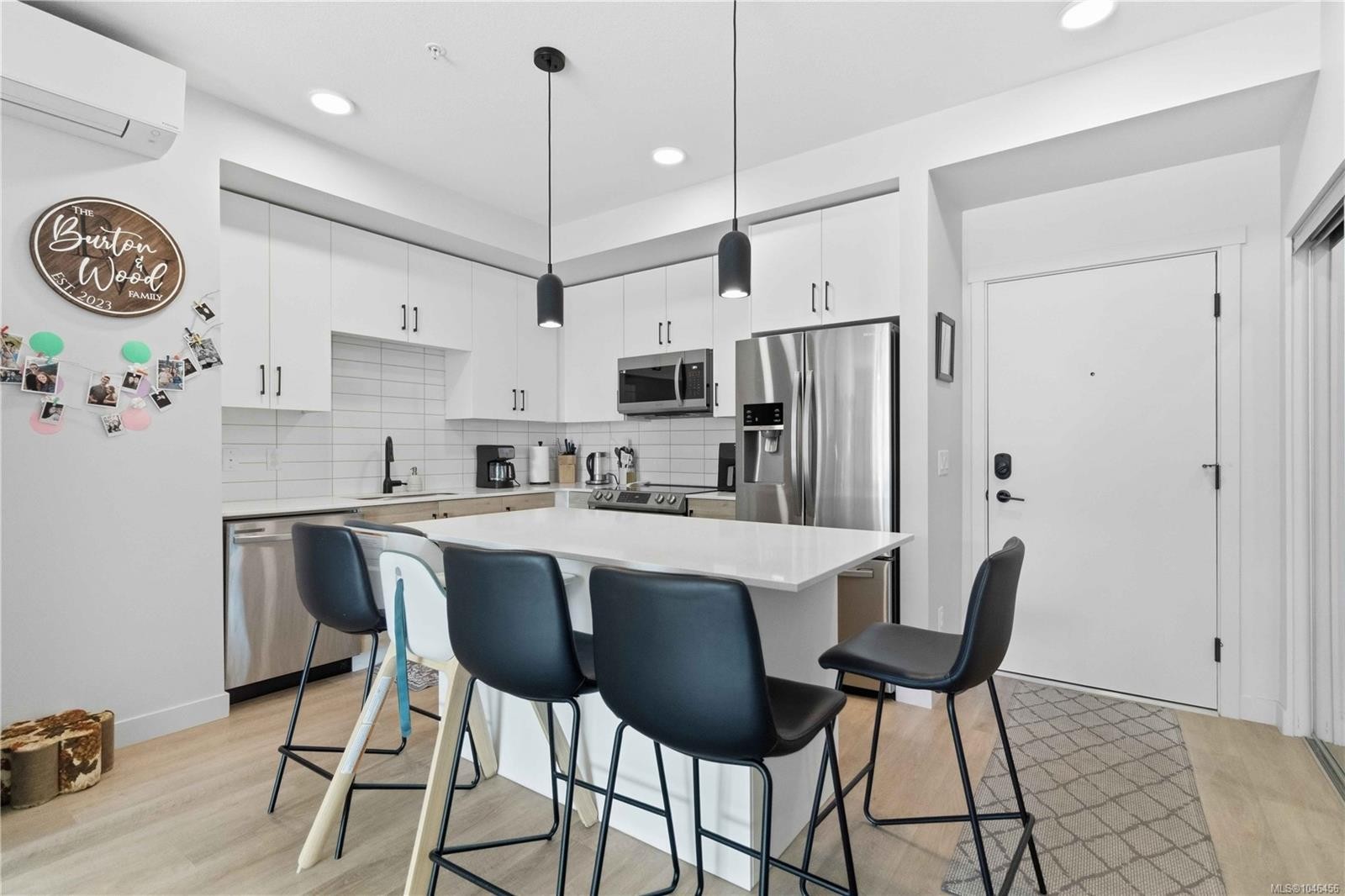 #206-2461 Gateway Rd, Langford, BC - Indoor Photo Showing Kitchen With Upgraded Kitchen