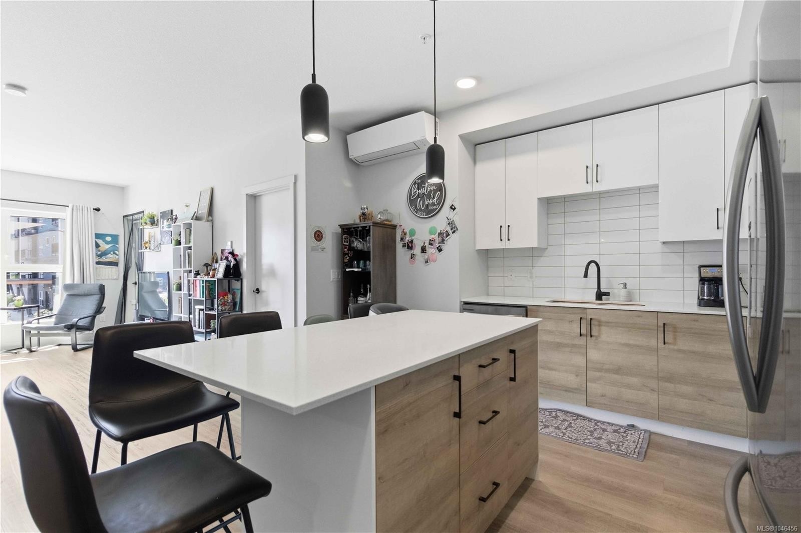 #206-2461 Gateway Rd, Langford, BC - Indoor Photo Showing Kitchen With Upgraded Kitchen