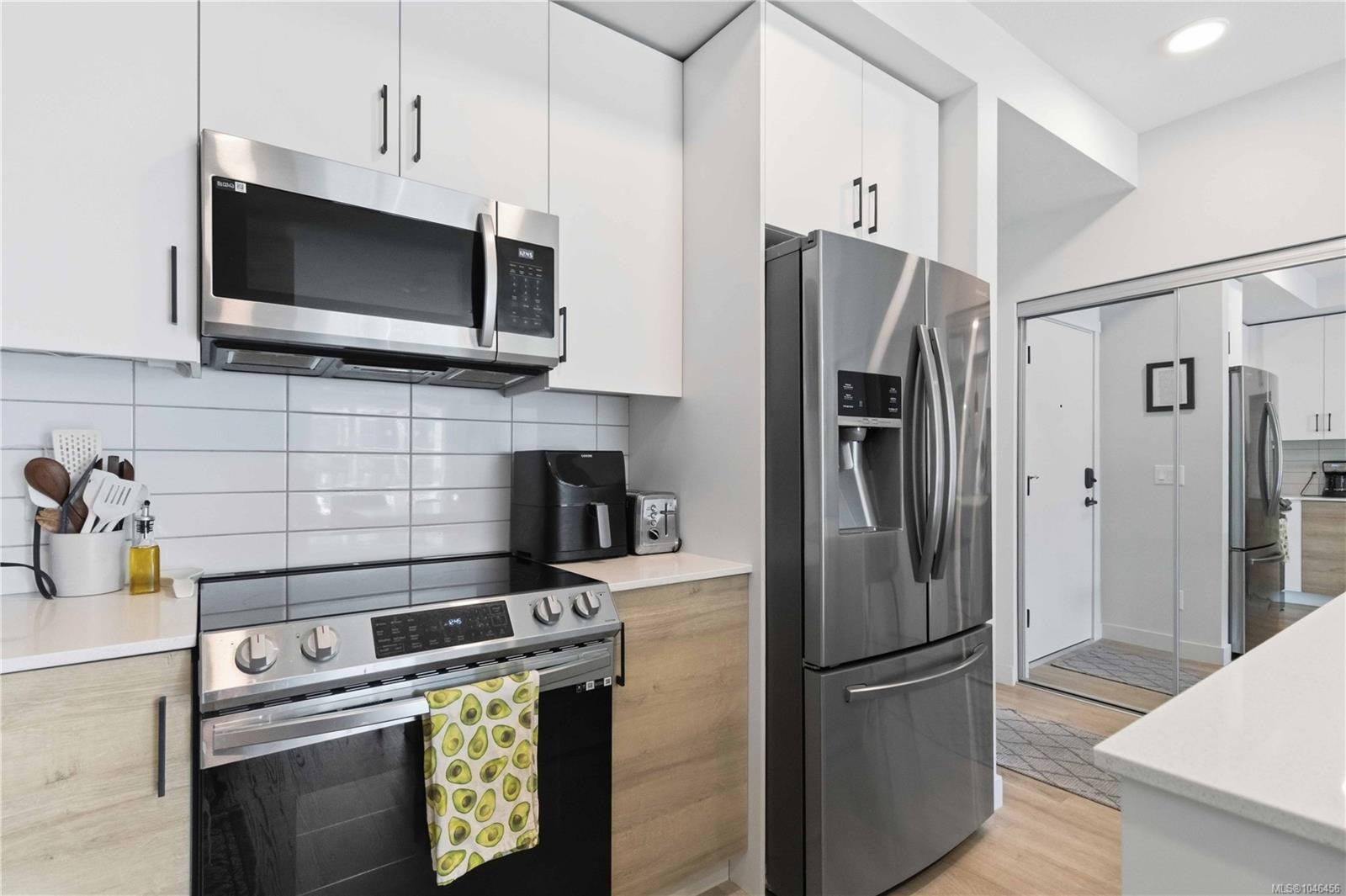 #206-2461 Gateway Rd, Langford, BC - Indoor Photo Showing Kitchen With Upgraded Kitchen