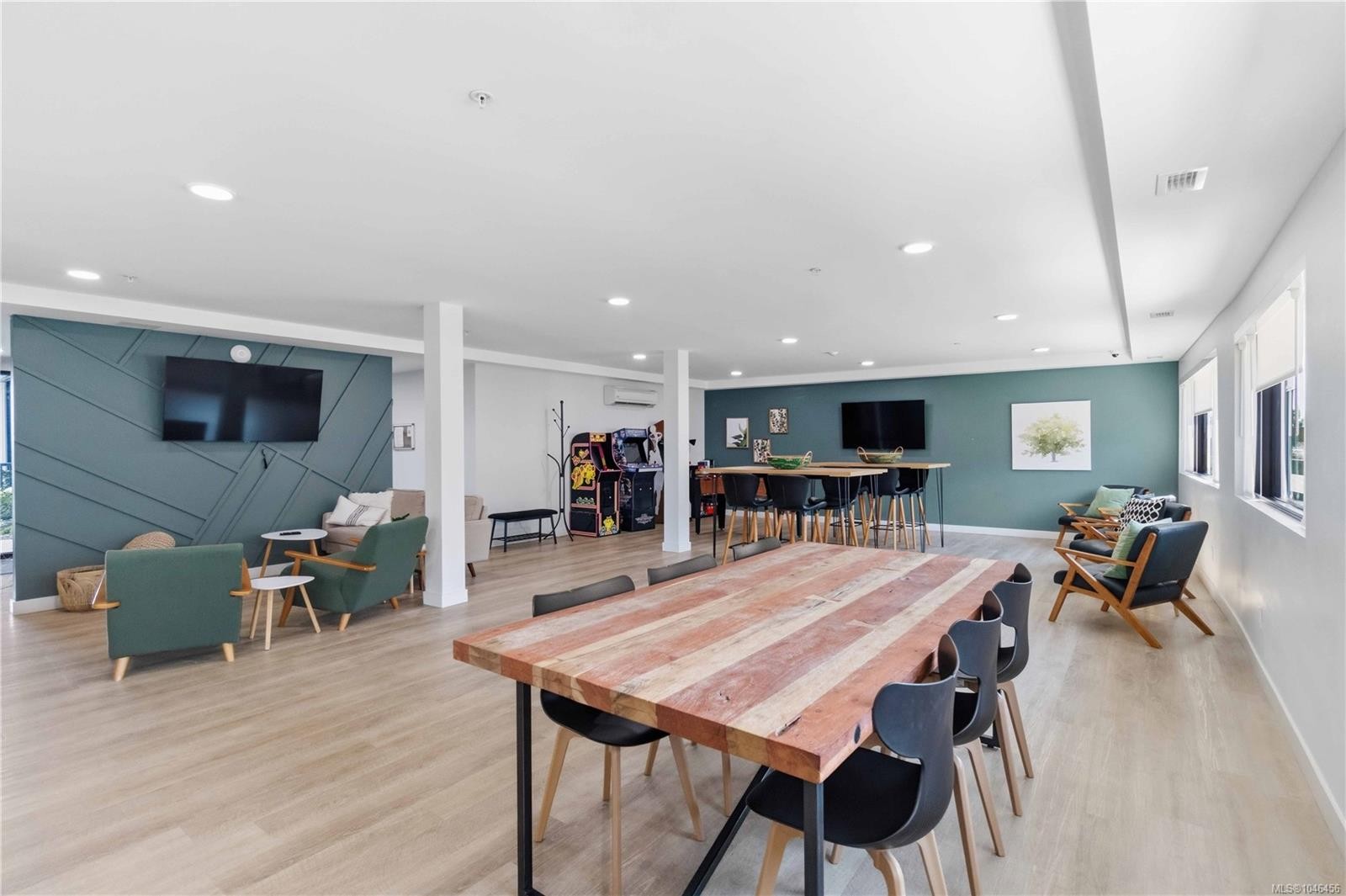 #206-2461 Gateway Rd, Langford, BC - Indoor Photo Showing Dining Room