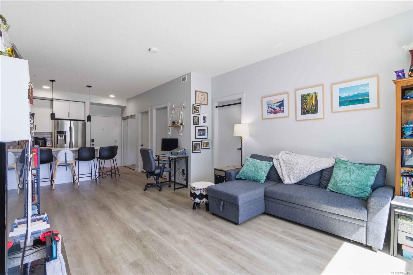 #206-2461 Gateway Rd, Langford, BC - Indoor Photo Showing Living Room