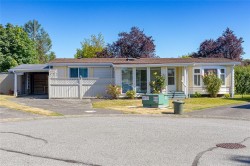 9394 Brookwood Dr Sidney, BC V8L 4H3