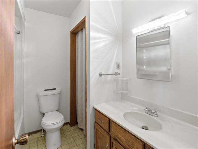 854 Templeton Ave, Winnipeg, MB - Indoor Photo Showing Bathroom