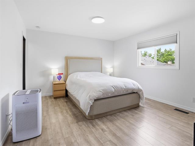 202 Whiteway Rd, Winnipeg, MB - Indoor Photo Showing Bedroom