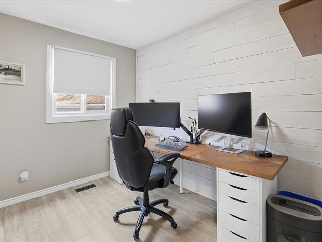 202 Whiteway Rd, Winnipeg, MB - Indoor Photo Showing Office