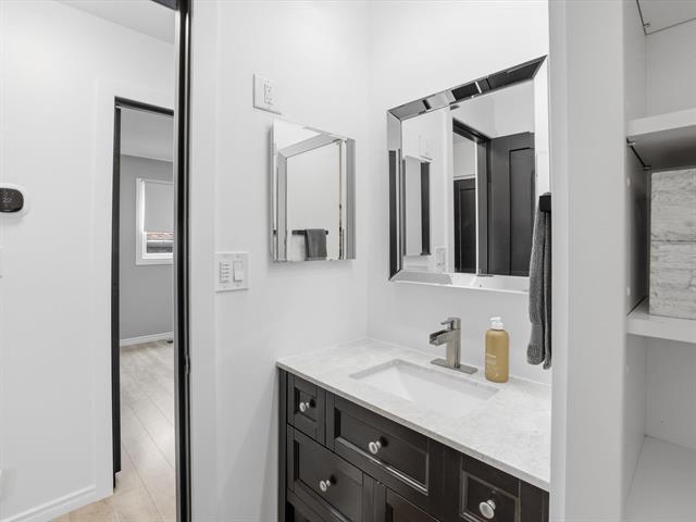 202 Whiteway Rd, Winnipeg, MB - Indoor
