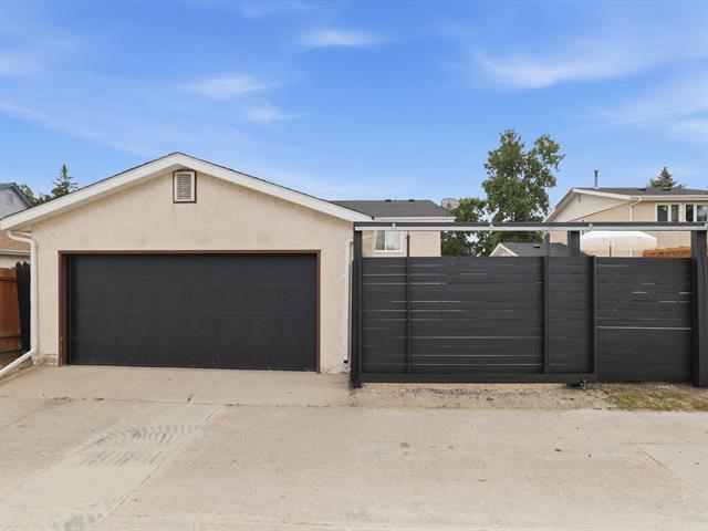 202 Whiteway Rd, Winnipeg, MB - Outdoor With Exterior