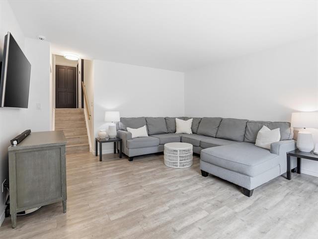 202 Whiteway Rd, Winnipeg, MB - Indoor Photo Showing Living Room