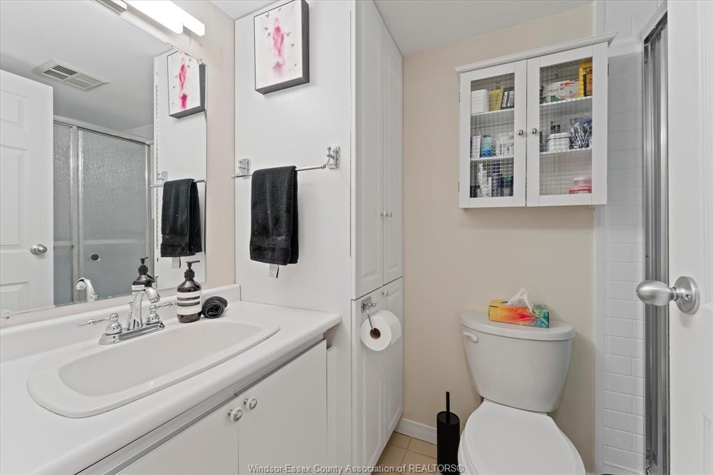 1608-515 Riverside Drive West, Windsor, ON - Indoor Photo Showing Bathroom