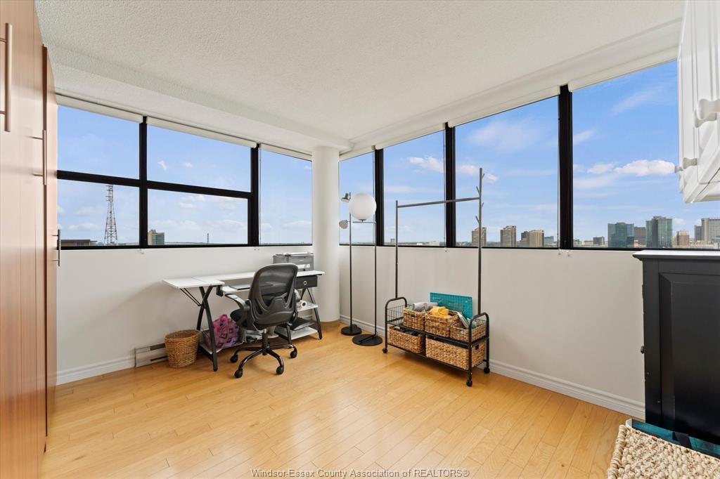 1608-515 Riverside Drive West, Windsor, ON - Indoor