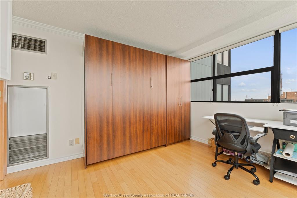 1608-515 Riverside Drive West, Windsor, ON - Indoor