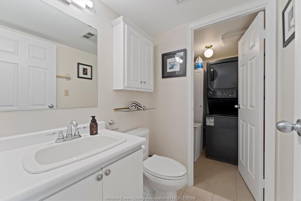 1608-515 Riverside Drive West, Windsor, ON - Indoor Photo Showing Bathroom