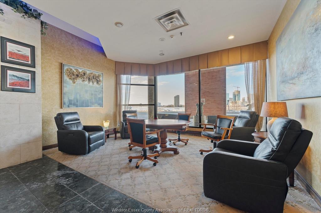 1608-515 Riverside Drive West, Windsor, ON - Indoor