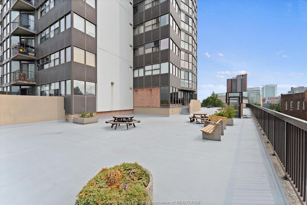 1608-515 Riverside Drive West, Windsor, ON - Outdoor