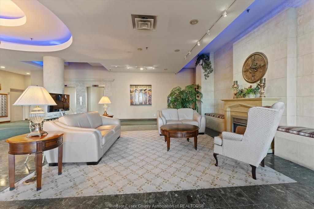 1608-515 Riverside Drive West, Windsor, ON - Indoor