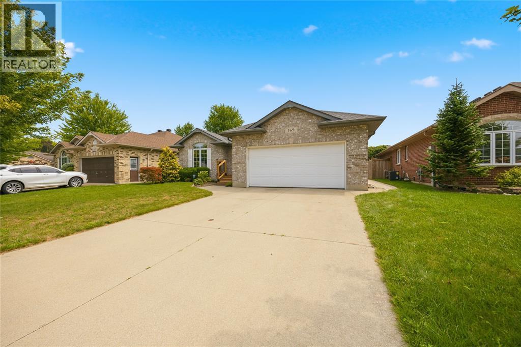 169 Augusta Boulevard, Sarnia, ON - Outdoor With Facade