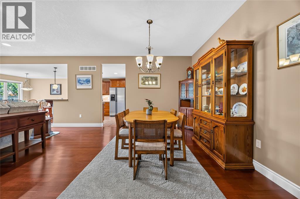 169 Augusta Boulevard, Sarnia, ON - Indoor Photo Showing Dining Room