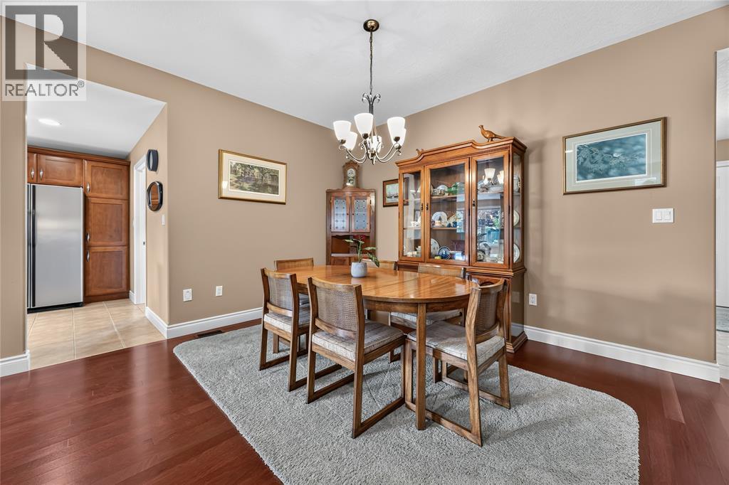 169 Augusta Boulevard, Sarnia, ON - Indoor Photo Showing Dining Room