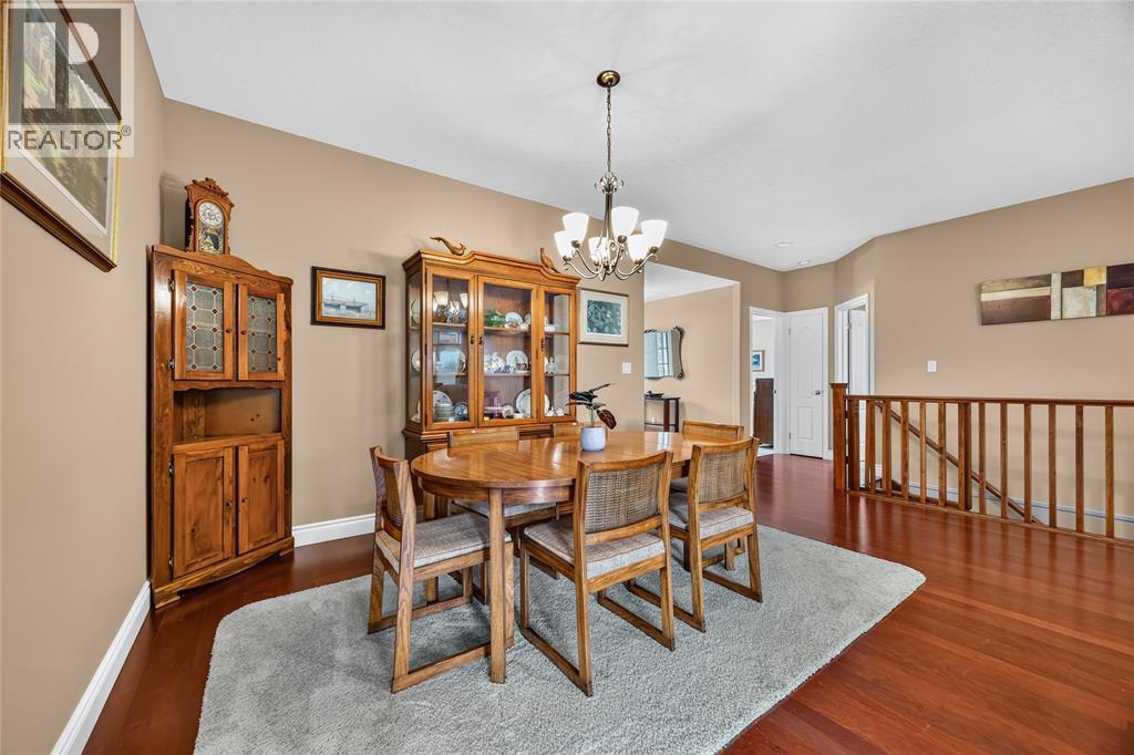 169 Augusta Boulevard, Sarnia, ON - Indoor Photo Showing Dining Room