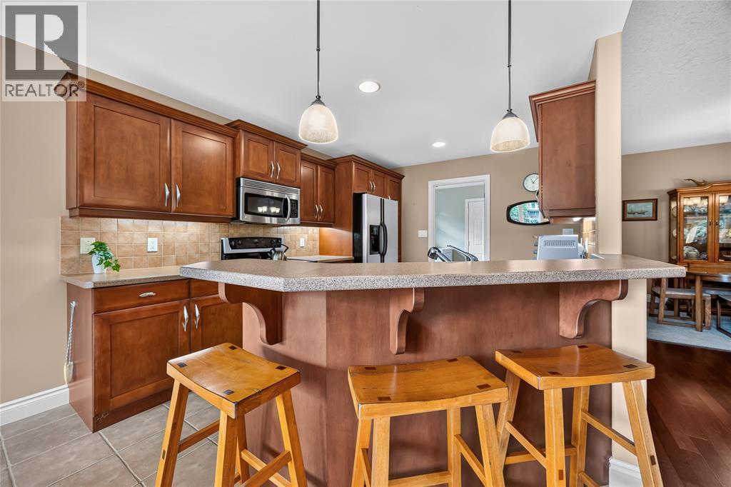 169 Augusta Boulevard, Sarnia, ON - Indoor Photo Showing Kitchen With Upgraded Kitchen