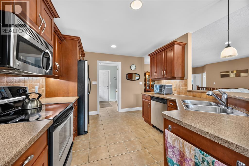 169 Augusta Boulevard, Sarnia, ON - Indoor Photo Showing Kitchen With Double Sink