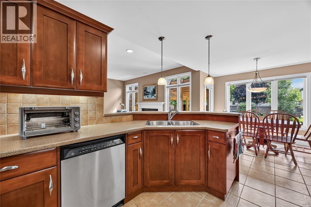 169 Augusta Boulevard, Sarnia, ON - Indoor Photo Showing Kitchen With Double Sink