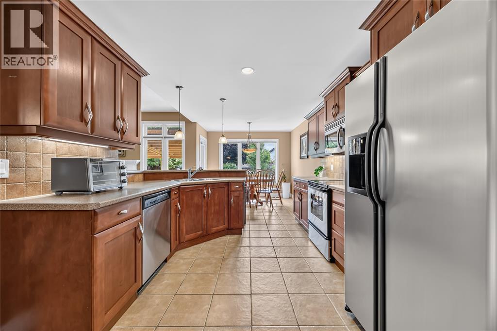 169 Augusta Boulevard, Sarnia, ON - Indoor Photo Showing Kitchen