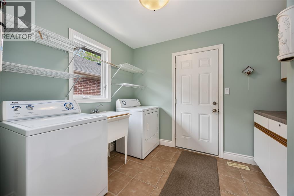 169 Augusta Boulevard, Sarnia, ON - Indoor Photo Showing Laundry Room