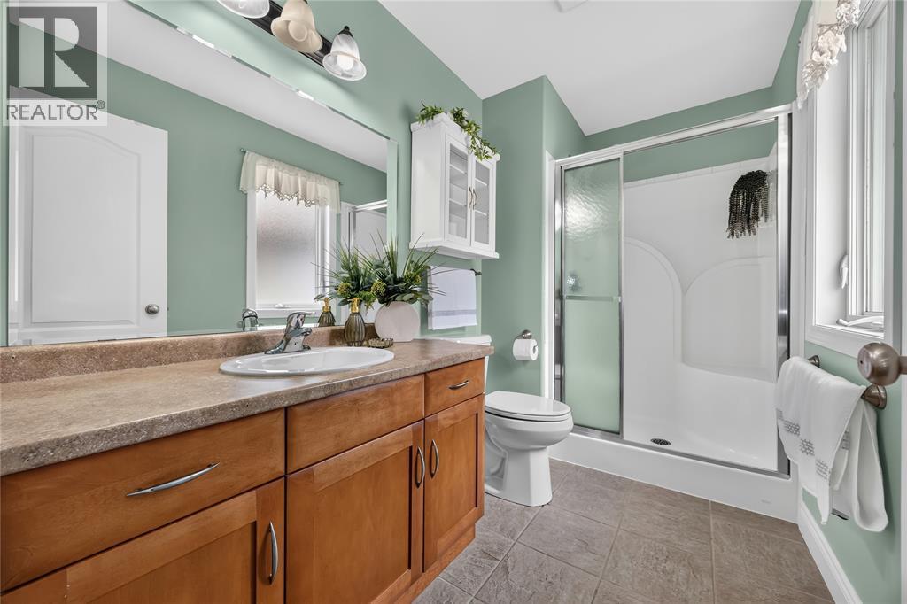 169 Augusta Boulevard, Sarnia, ON - Indoor Photo Showing Bathroom