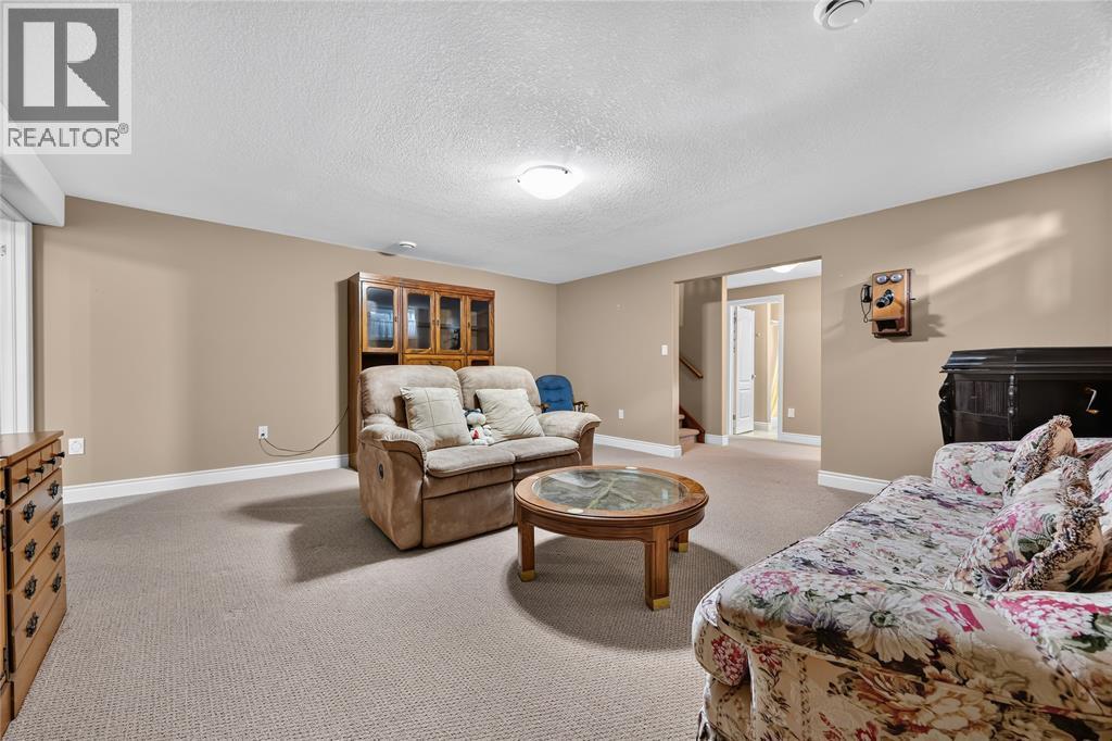 169 Augusta Boulevard, Sarnia, ON - Indoor