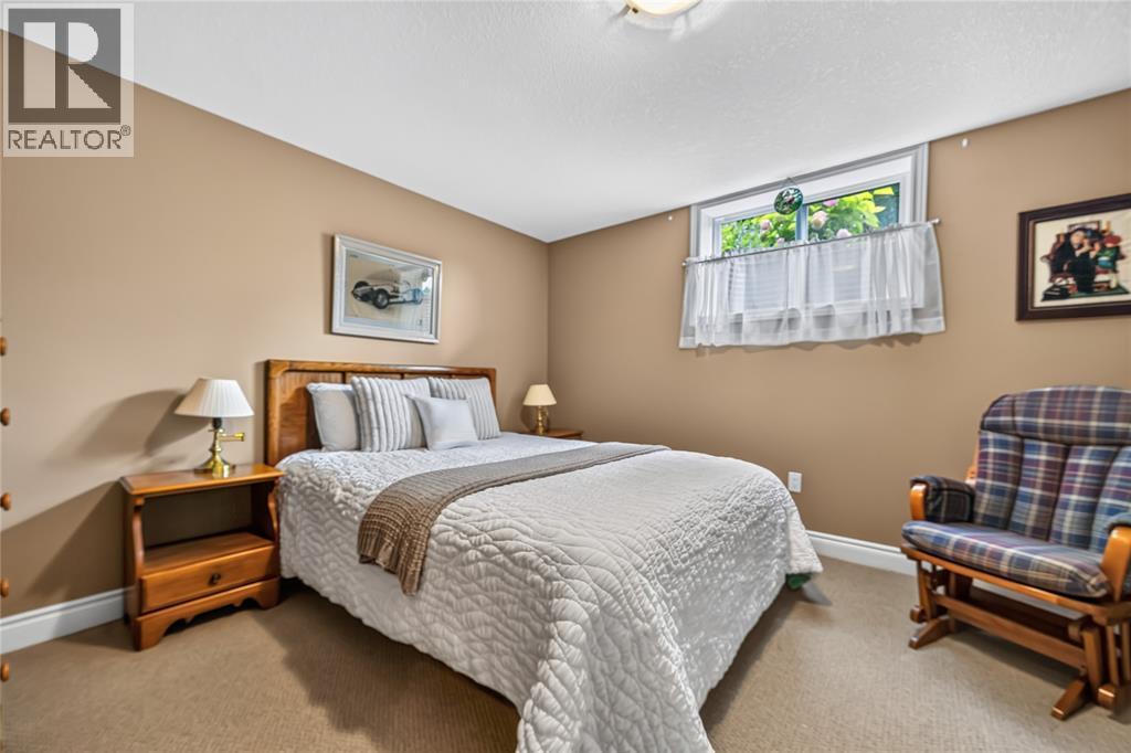 169 Augusta Boulevard, Sarnia, ON - Indoor Photo Showing Bedroom