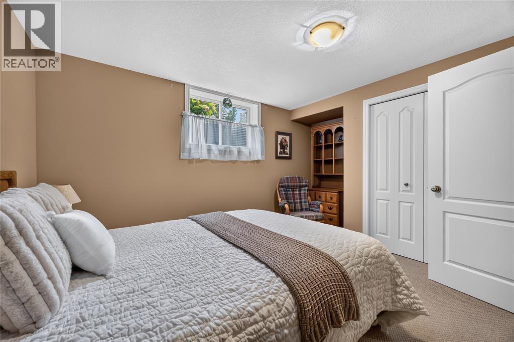 169 Augusta Boulevard, Sarnia, ON - Indoor Photo Showing Bedroom