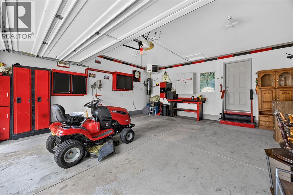 169 Augusta Boulevard, Sarnia, ON - Indoor Photo Showing Garage