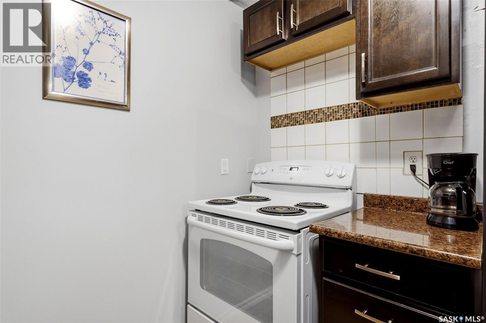 4168 Castle Road, Regina, SK - Indoor Photo Showing Kitchen