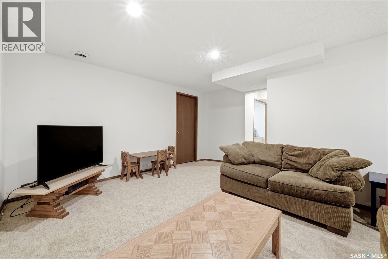 2118 Elderkin Drive E, Regina, SK - Indoor