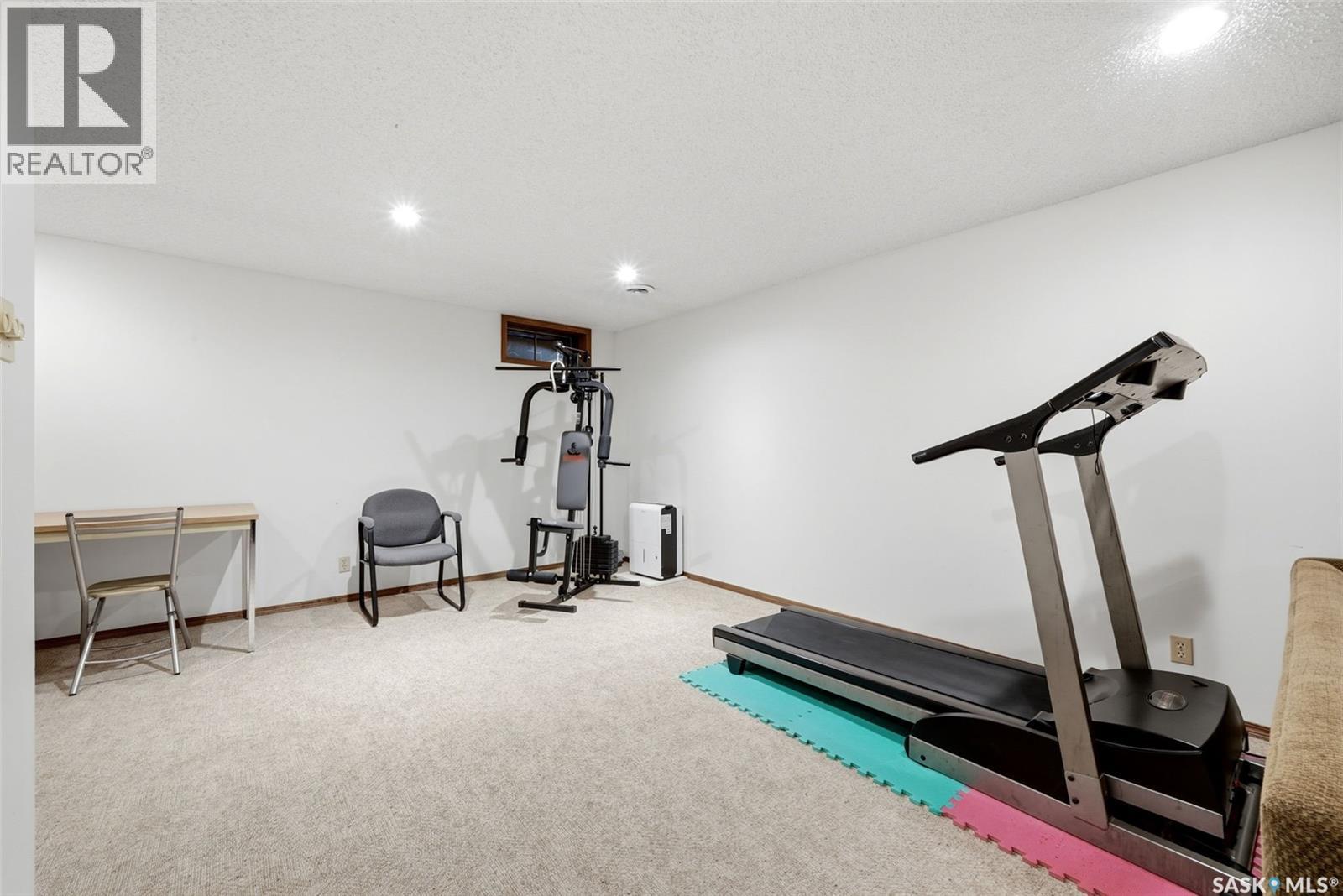 2118 Elderkin Drive E, Regina, SK - Indoor Photo Showing Gym Room