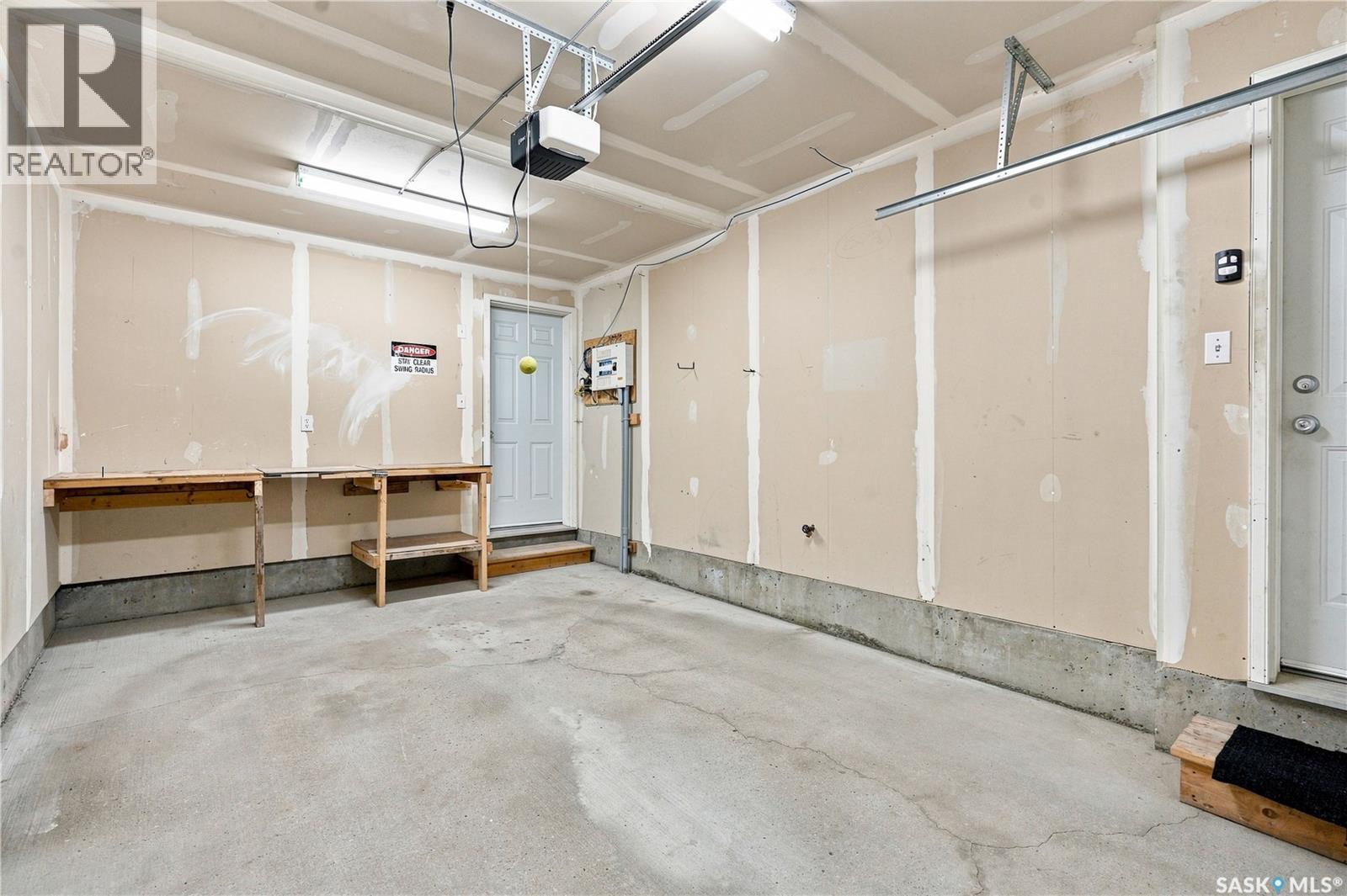 24 302 Herold Road, Saskatoon, SK - Indoor Photo Showing Garage