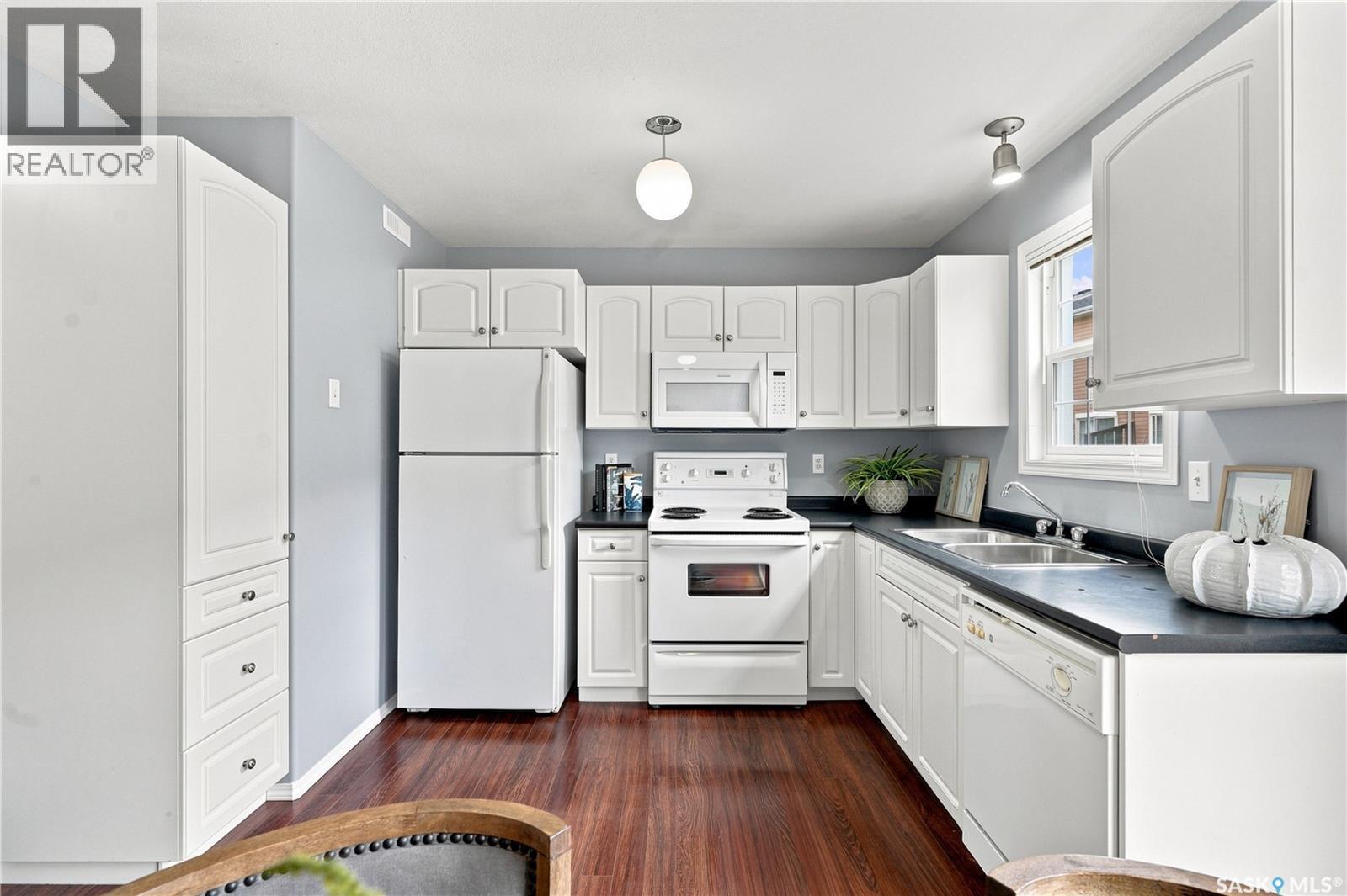 24 302 Herold Road, Saskatoon, SK - Indoor Photo Showing Kitchen With Double Sink