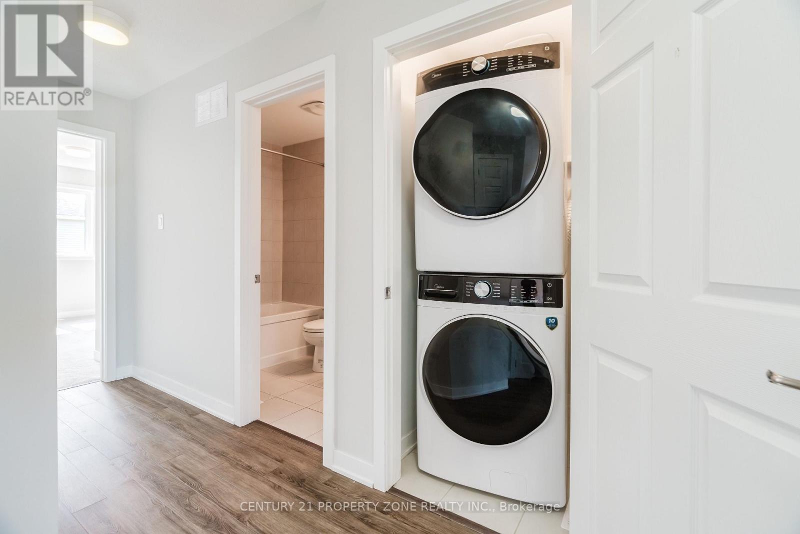 1060 Curraglass Walk, Ottawa, ON - Indoor Photo Showing Laundry Room